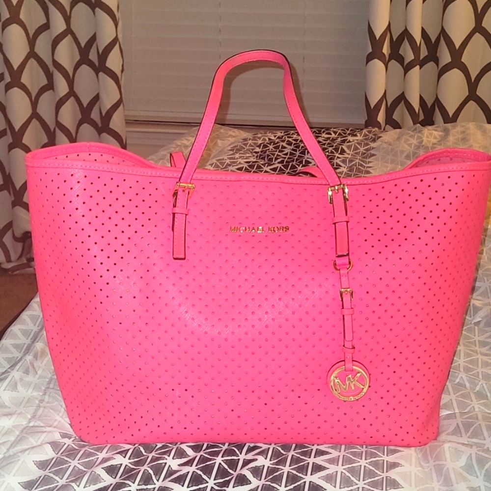 Hot pink Micheal Kors tote